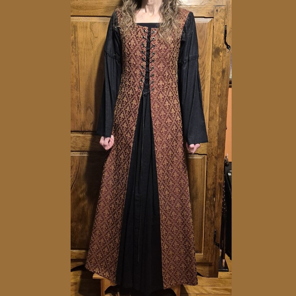 Medieval dress